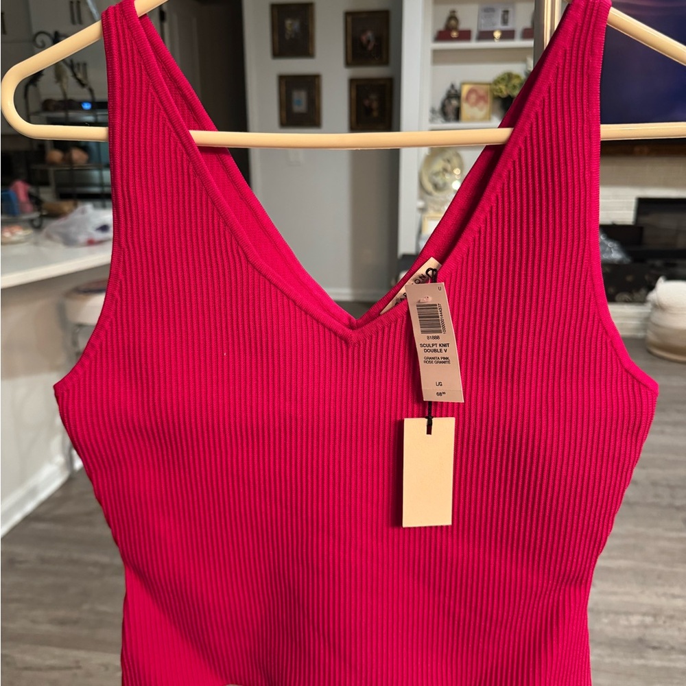 Babaton Ribbed V-Neck Tank Top - Fuchsia